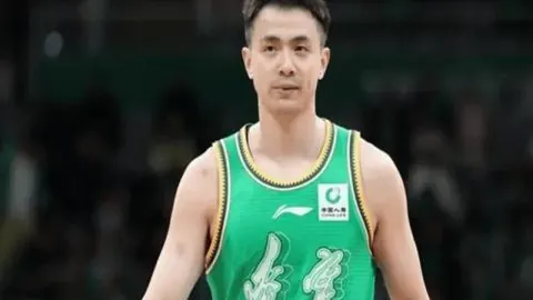 巴黎官方谴责球迷侮辱拉比奥特及其家人，致主场部分关闭并处罚2万欧元