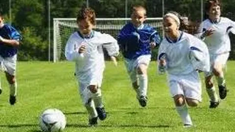 费耶诺德助教谈重返米兰经历：重返AC米兰再战感受良多，外界质疑声中迎挑战