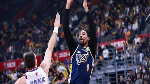 蒯曼逆转夺冠，晋级亚洲杯八强